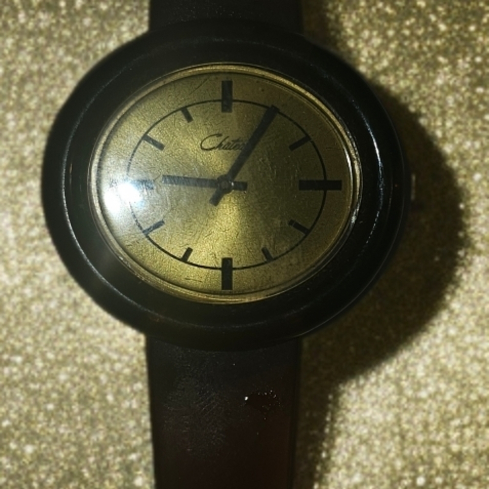 Vintage Chateau Black and Gold Women's Timepiece. 🕰️✨ #Vintage #Chateau ⌚👑